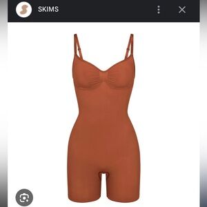Brand New SKIMS SEAMLESS SCULPT MID THIGH BODYSUIT - BRONZE (Size M)